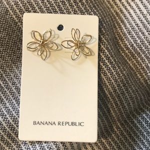 Brand new Banana Republic flower earrings